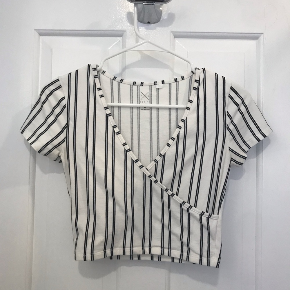 Pacsun cropped wrap tshirt